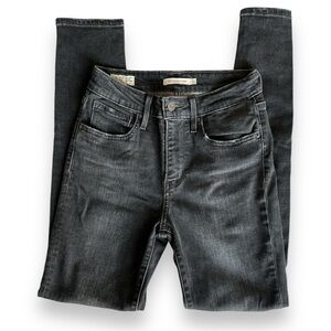 Levi’s 721 high rise skinny distressed jeans | size 27